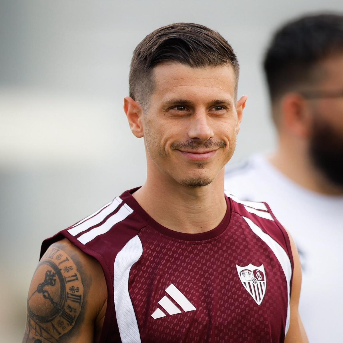 Alfon regresa de forma parcial a los entrenamientos del Sevilla FC