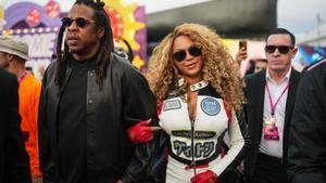 LAS VEGAS, NEVADA - NOVEMBER 22: Jay-Z and Beyonce arrive in the Paddock prior to the F1 Grand Prix of Las Vegas at Las Vegas Strip Circuit on November 22, 2025 in Las Vegas, Nevada. Alex Bierens de Haan/Getty Images/AFP (Photo by Alex Bierens de Haan / GETTY IMAGES NORTH AMERICA / Getty Images via AFP)