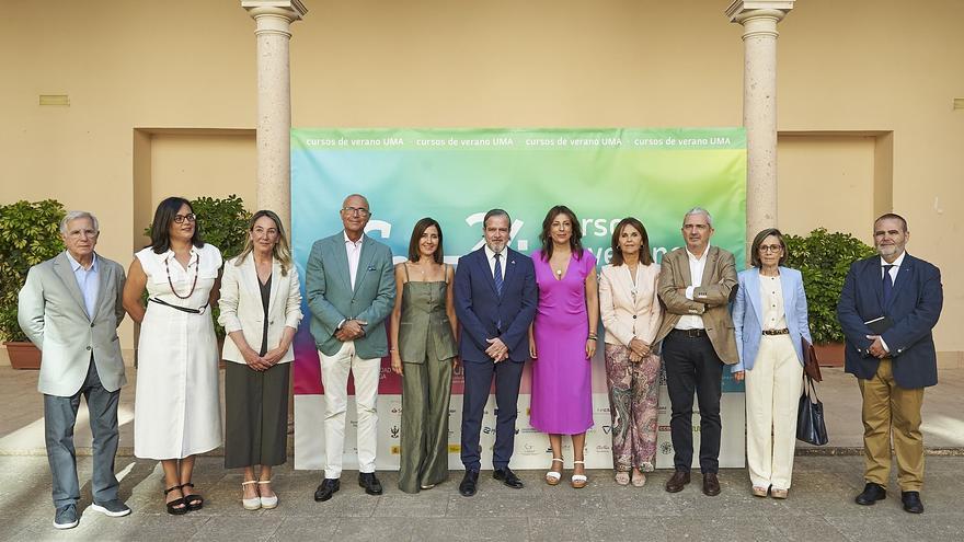 Foto de familia en la inauguración de los cursos de verano de la UMA en Ronda
