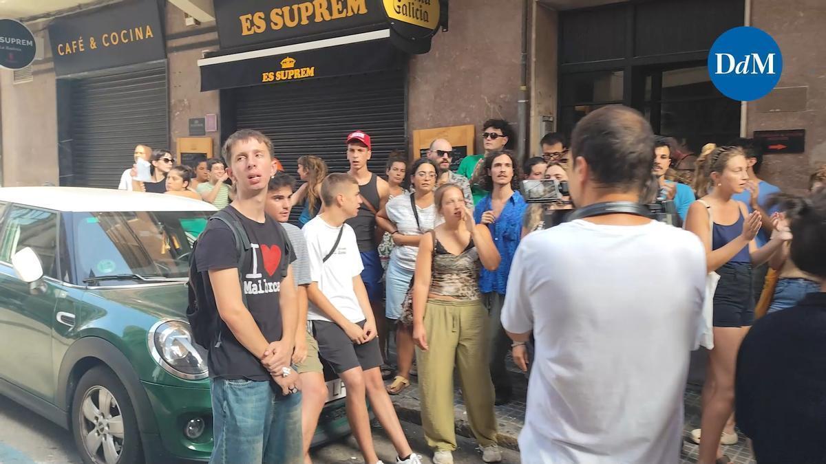 Las dos activistas acusadas de causar daños en cinco inmobiliarias de Mallorca pasan a disposición judicial