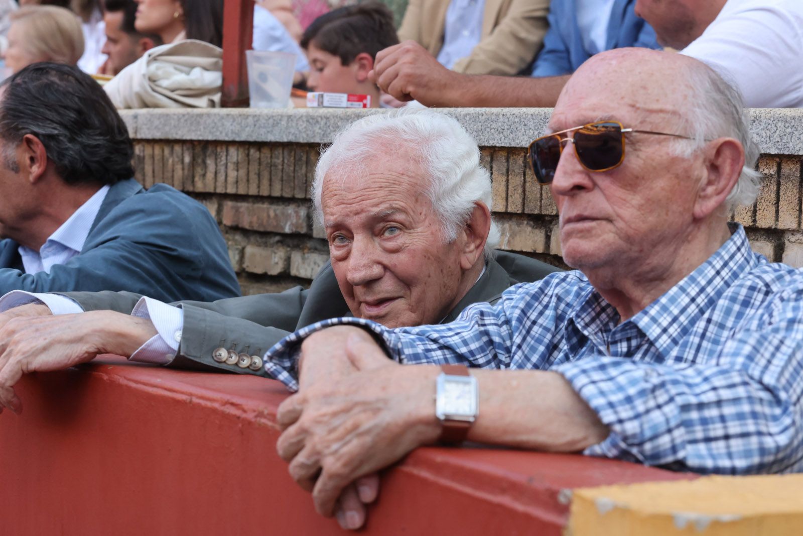 Javier Zulueta y Manuel Quintana abren la puerta de Los Califas