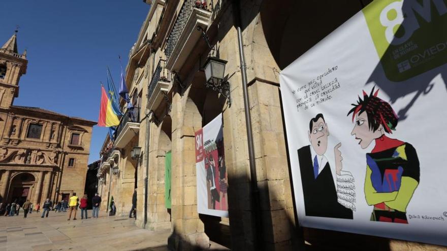 La pancarta del Ayuntamiento de Oviedo que ha puesto en pie de guerra a los jueces.