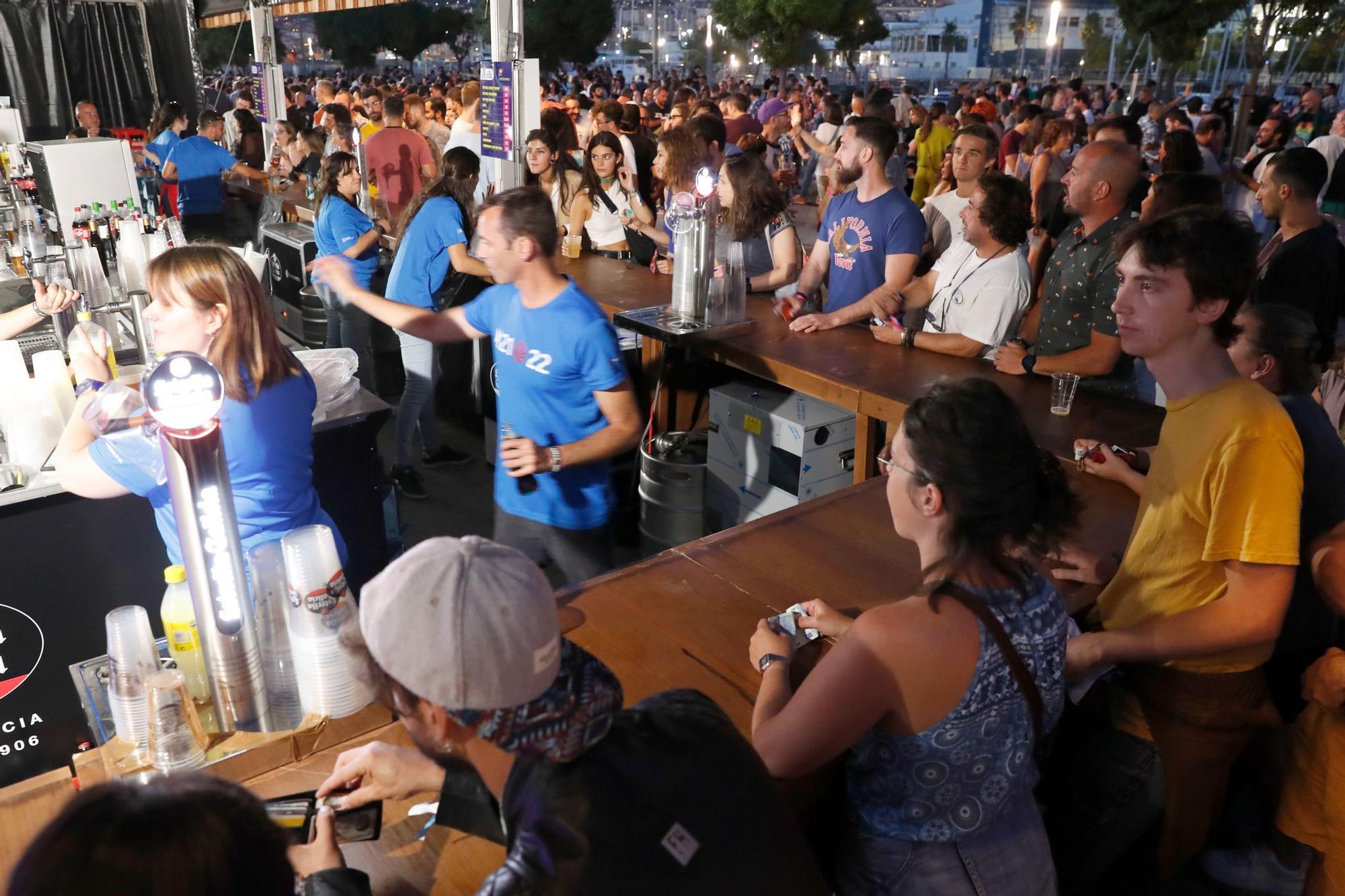 El Latitudes ubica musicalmente a miles de personas al abrigo de la ría