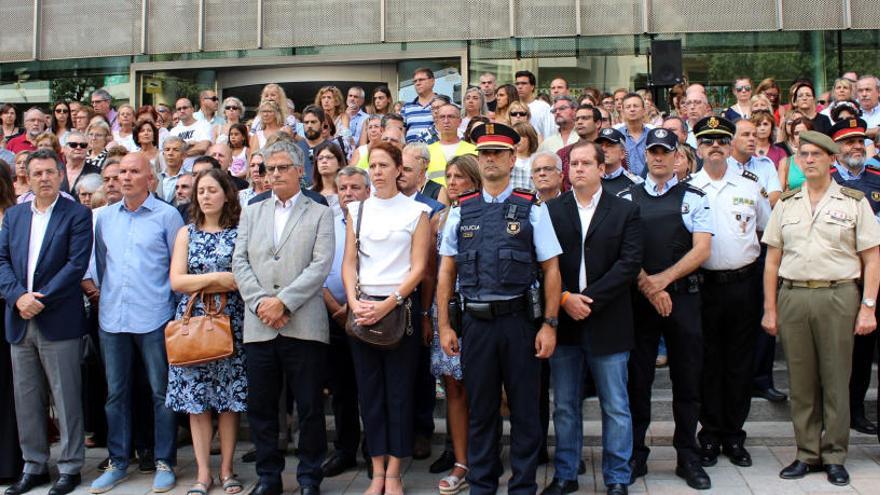 Minut de silenci davant la seu de la Generalitat a Girona