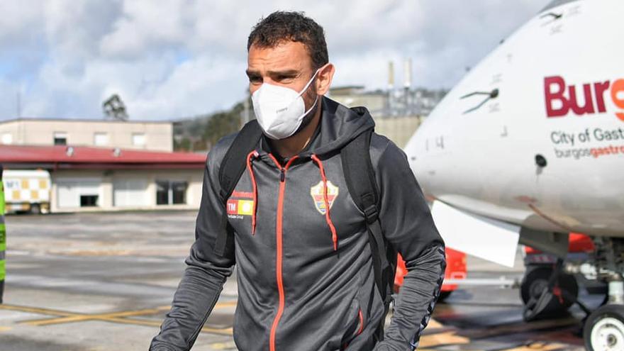 Gonzalo Verdú antes de montar en un avión para realizar un viaje