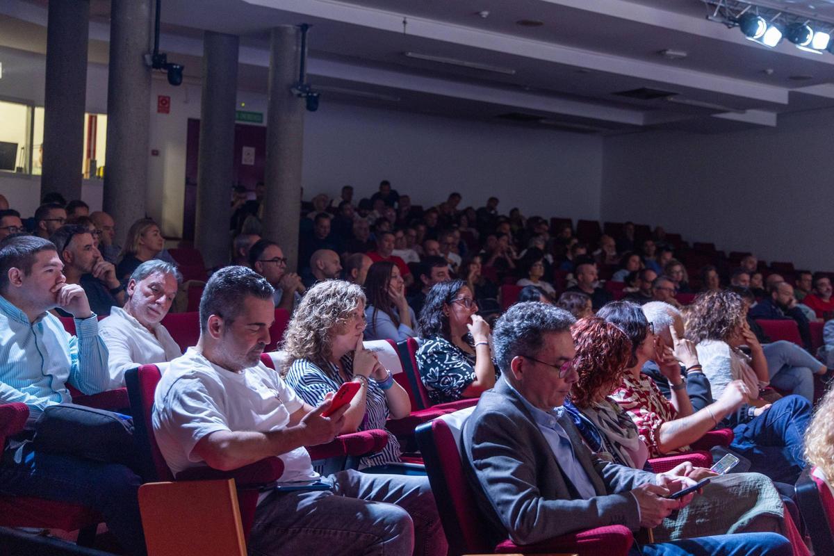 Parte del auditorio en la sede de UGT.
