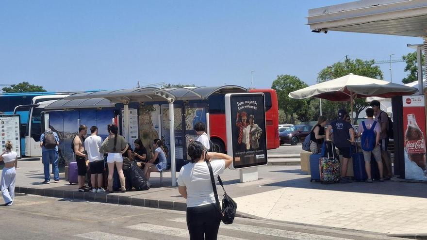 Xàbia, 1 de julio: Llegan los jovencísimos turistas de la maleta a rastras y el piso de alquiler vacacional