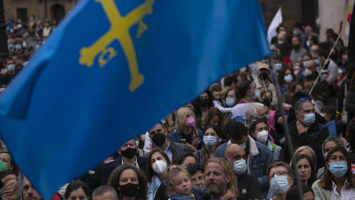 Los partidarios de la cooficialidad del asturiano se manifiestan en Oviedo