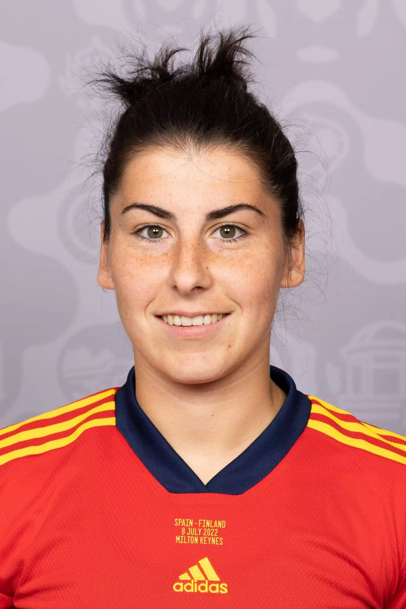 Lucía García, Centrocampista