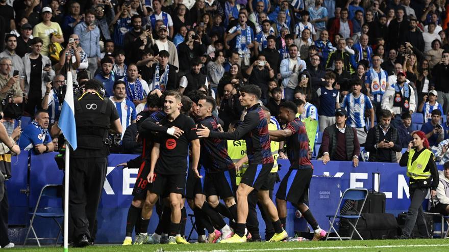 Fermín celebra su gol durante el partido de liga entre el RCD Espanyol y el FC Barcelona en el RCD Stadium