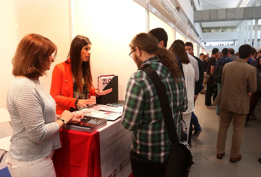 Más de cuarenta empresas y entidades muestran su oferta laboral y de prácticas a estudiantes de la Universidad de Málaga