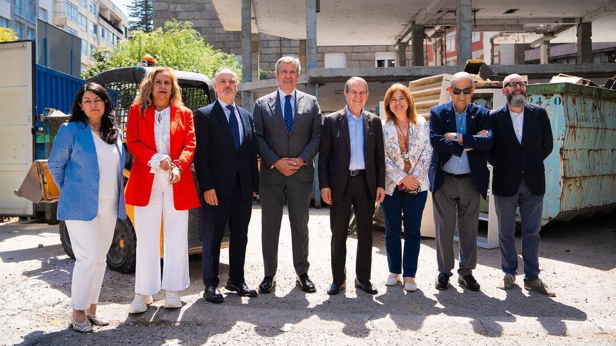 Carmela Silva, David Regades, Javier Collado, Abel Caballero, Rosa Eguizábal, José García Costas y Fernando Jiménez, en López Mora.