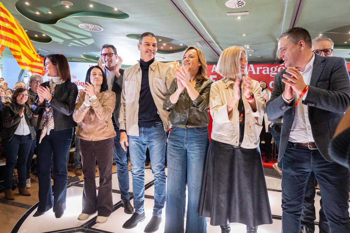 En imágenes I Pedro Sánchez arropa a Pilar Alegría en el mitin de Huesca