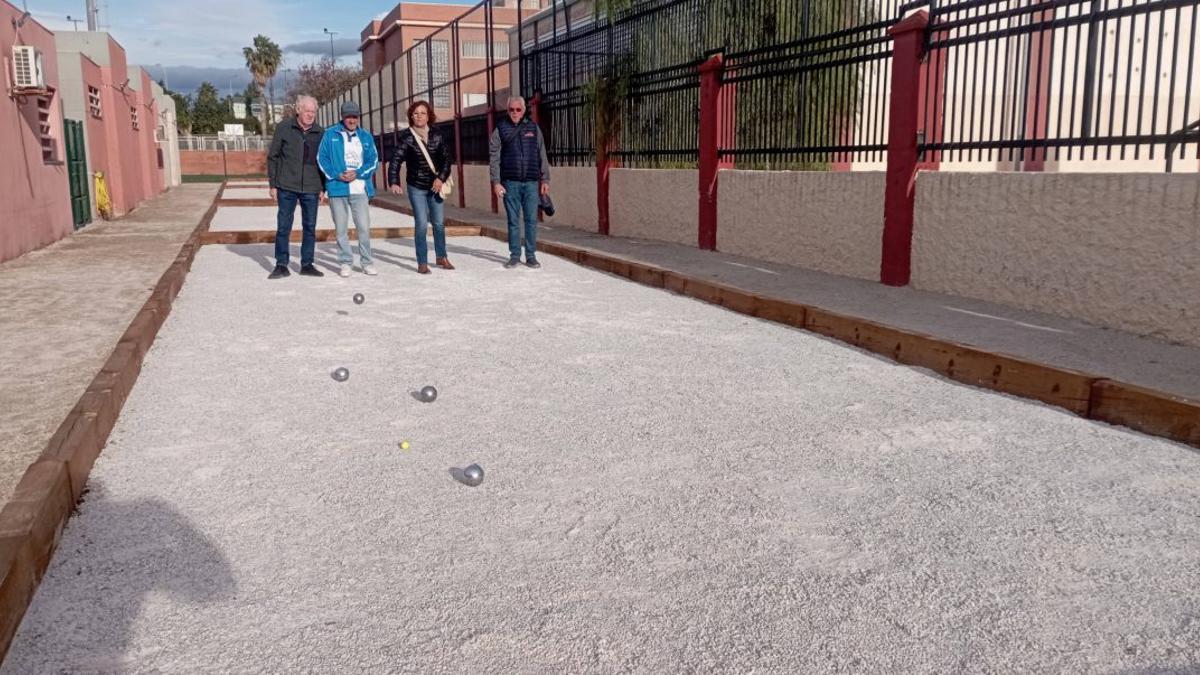 Nueva pista de petanca junto al Parque María Luisa.
