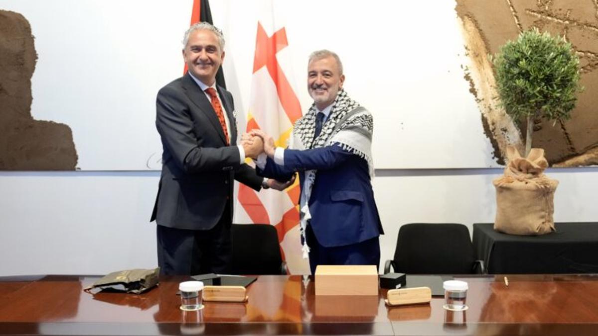 Los alcaldes de Barcelona y Ramal·lah han firmado el primer acuerdo de cooperación internacional entre ambas ciudades en el marco del proyecto Distrito 11, Ciudades de Palestina