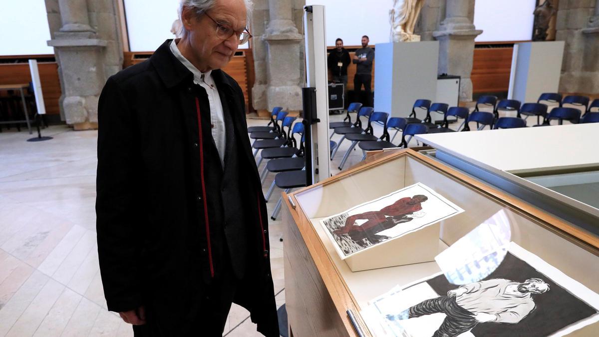 El dibujante satí­rico y humorista gráfico Andrés Rábago Garcí­a, "El Roto", en una exposición sobre su obra.