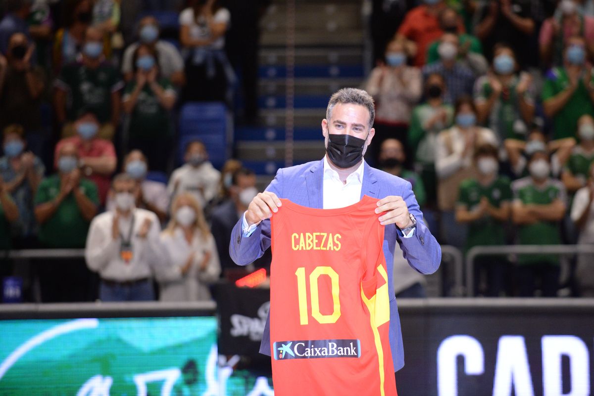 El Unicaja retira el '10' de Carlos Cabezas