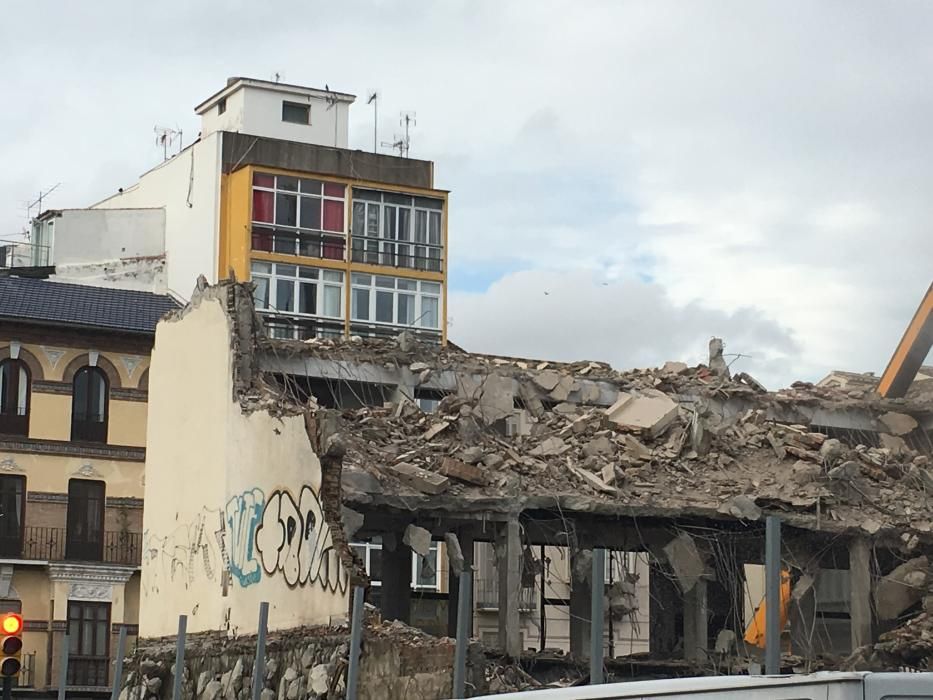 Así queda la plaza de la Merced sin el edificio del Astoria.