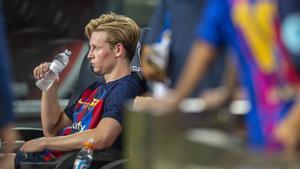 El dilema de De Jong té en suspens el Barça