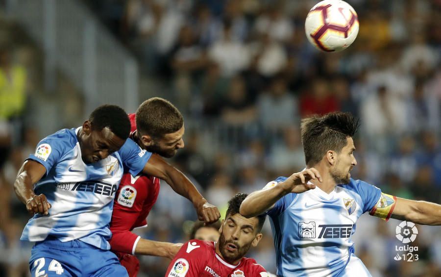 El Málaga CF domina el encuentro, tiene claras ocasiones, pero acaba perdiendo ante el Deportivo de la Coruña con un desafortunado autogol de Munir, que metió en su portería un disparo desde la frontal de Álex Bergantiños