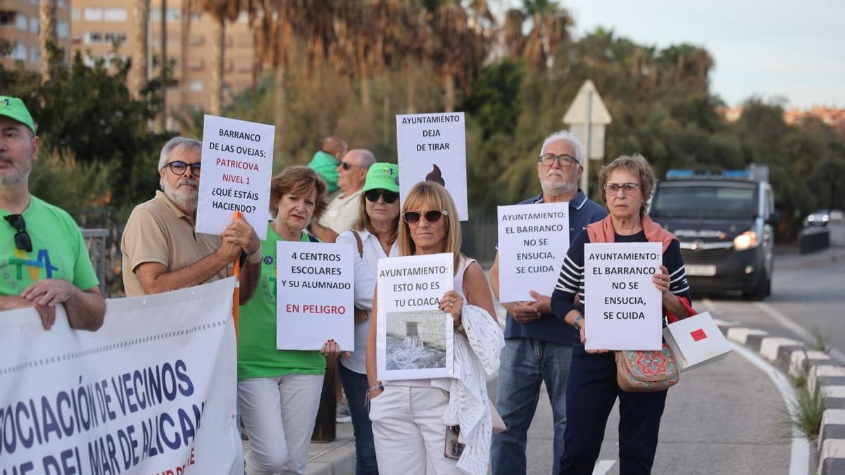 Pre 684 Preocupación ante una dana en Alicante: vecinos se concentran para ...