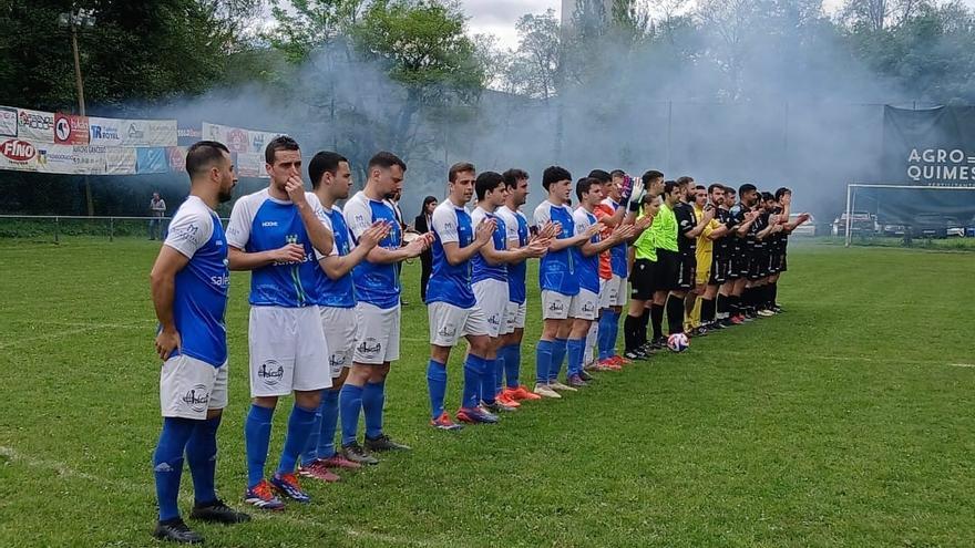 Cornellana muestra la mejor cara del fútbol: así fue el impecable derbi entre el club local y los vecinos de La Espina