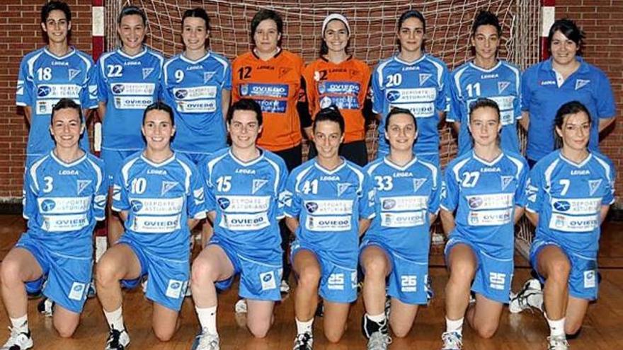 La plantilla del equipo de División de Honor Plata del Oviedo Balonmano Femenino.