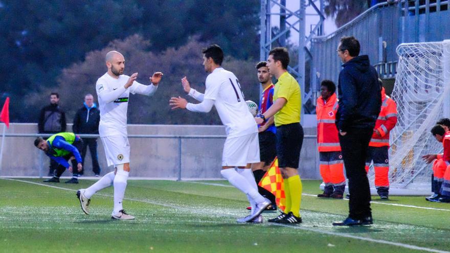 «Los jugadores me han defendido en el campo»