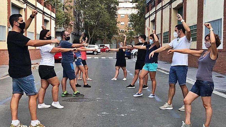 Ensayo de la comisión Periodista Gil Sumbiela en la calle.