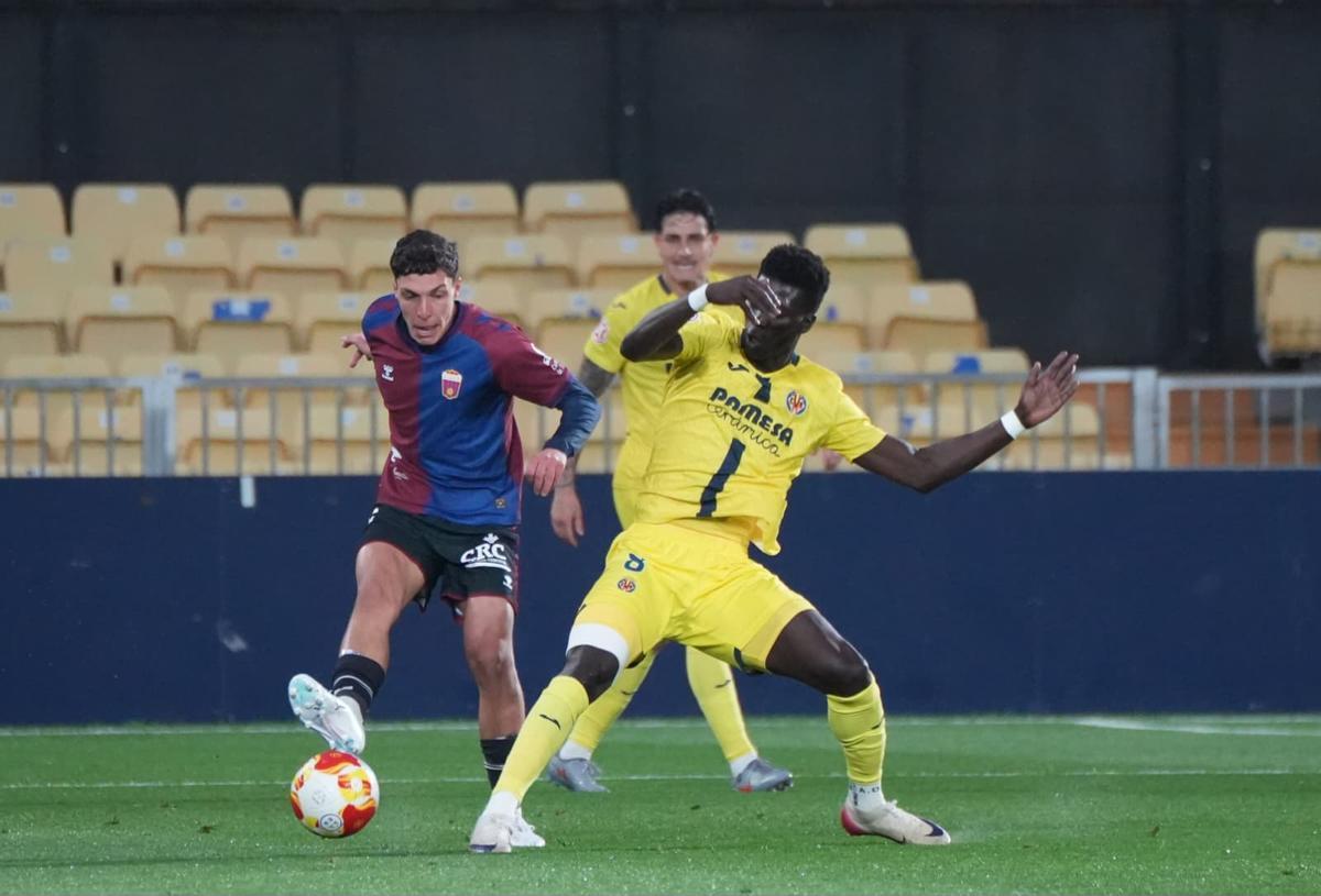 La crónica | El Villarreal B gana al Eldense, prolonga su racha y ...