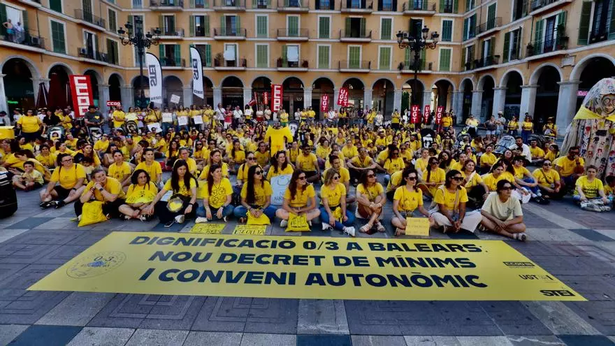 VÍDEO | Masivo seguimiento en Mallorca a la huelga y a la protesta de las escoletas de 0 a 3 años
