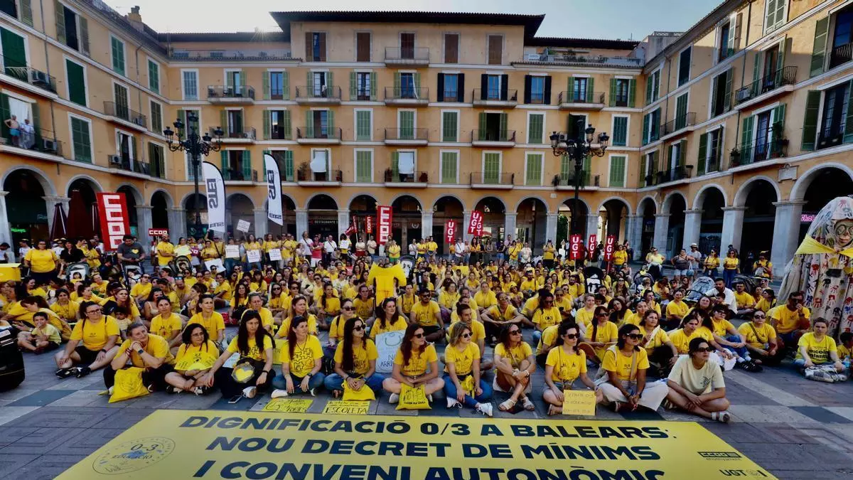 Masivo seguimiento en Mallorca a la huelga y a la protesta de las escoletas de 0 a 3 años