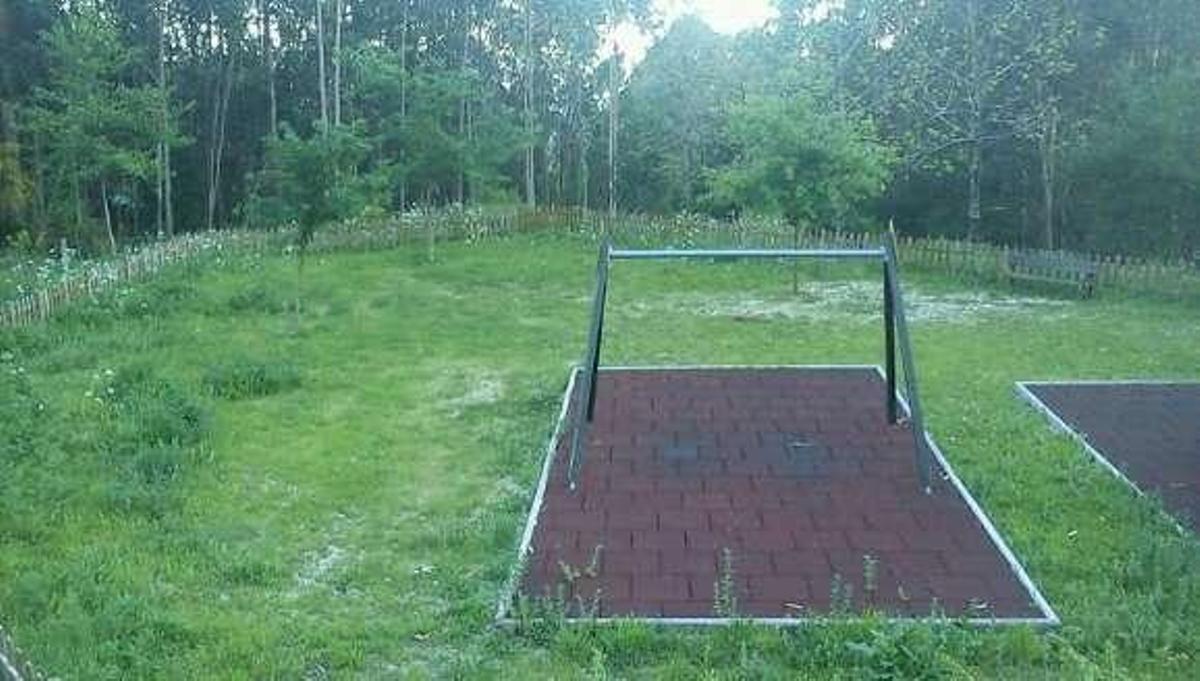 El BNG reclama inversiones para reparar el mobiliario de los parques infantiles