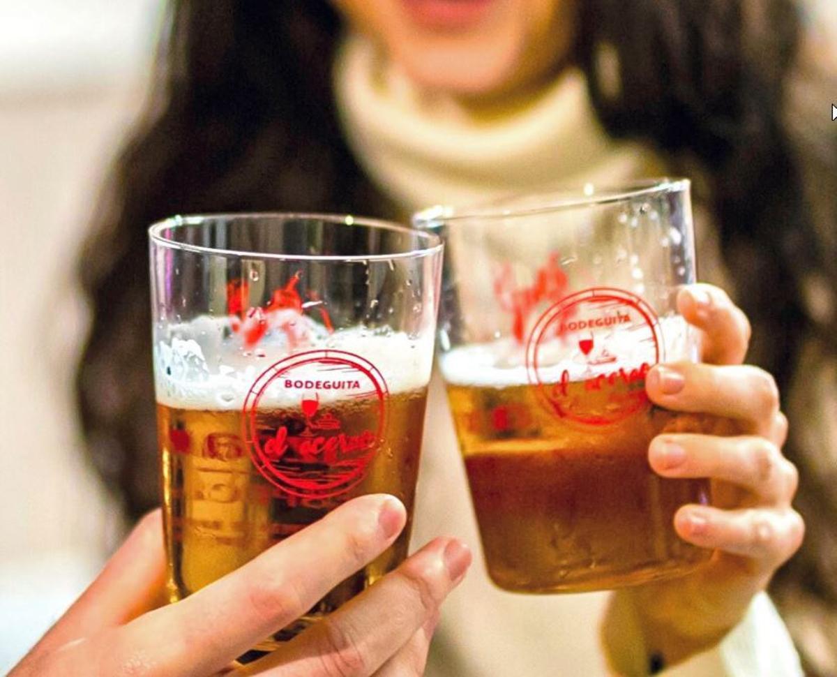 Este es el bar del centro de Sevilla que presume de tener la cerveza más fría de la ciudad