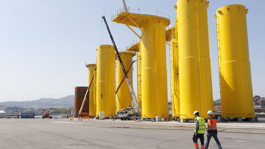 Piezas de transición fabricadas  por Windar en el puerto de Avilés. | Mara Villamuza