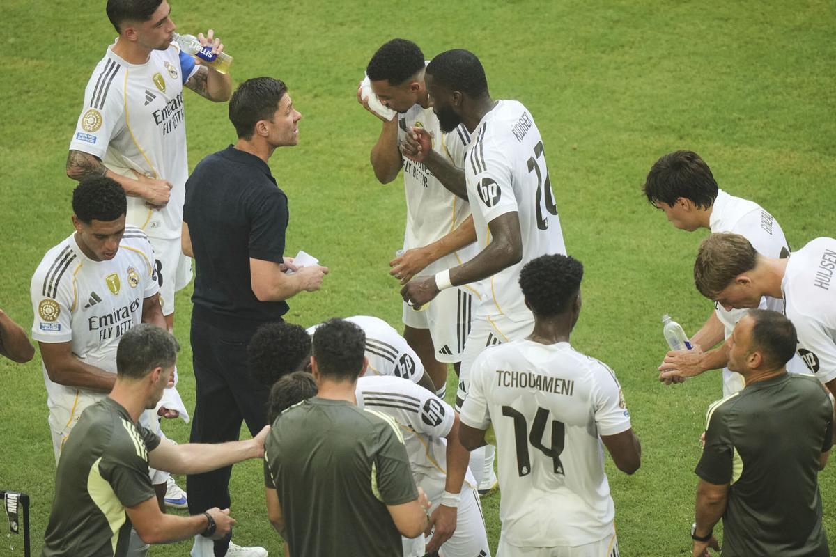 Xabi Alonso da una charla en el Mundial de Clubes