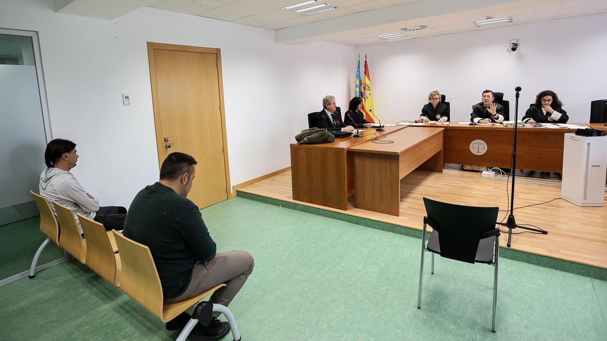Los acusados en el juicio celebrado en la Audiencia Provincial de Alicante.
