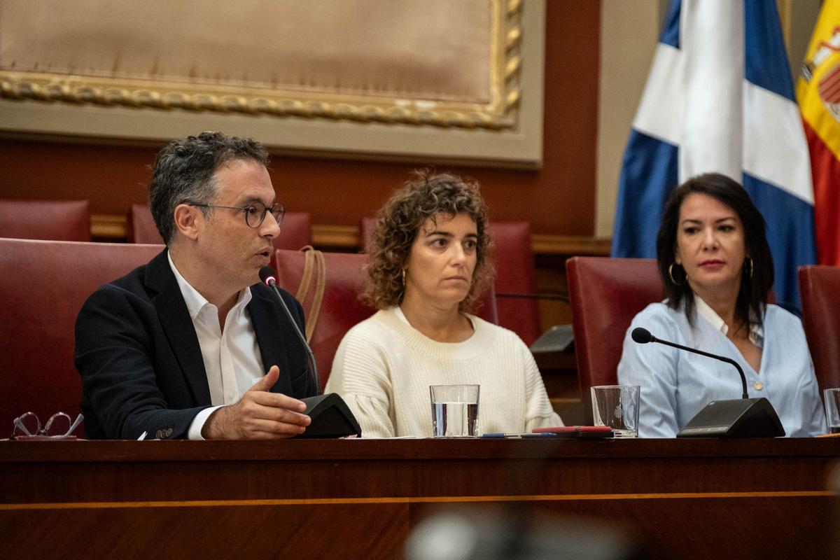 La edil de Deportes, la popular Alicia Cebrián (en el medio), durante la Comisión de Control celebrada este jueves.