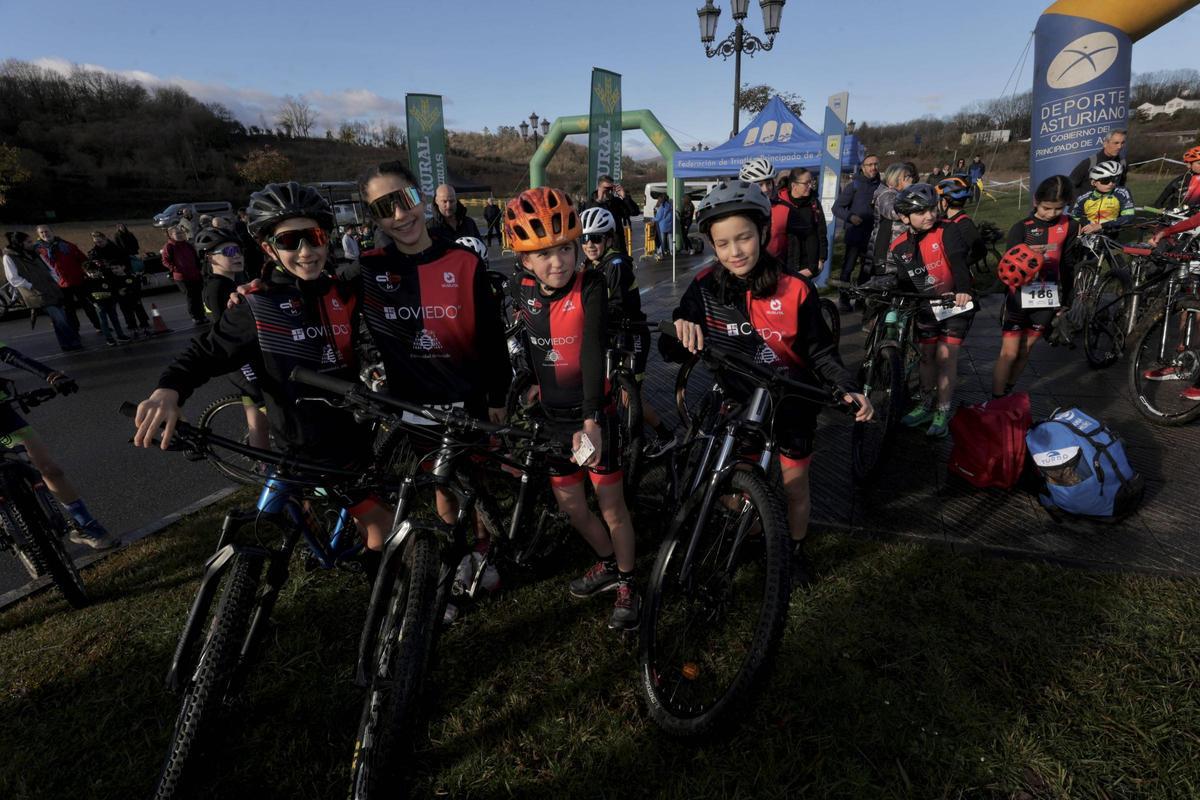 Participantes en el duatlón cross de La Manjoya.