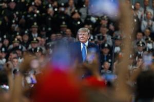 Trump asegura que declarará el estrecho de Ormuz territorio de EEUU tras derrotar a Irán