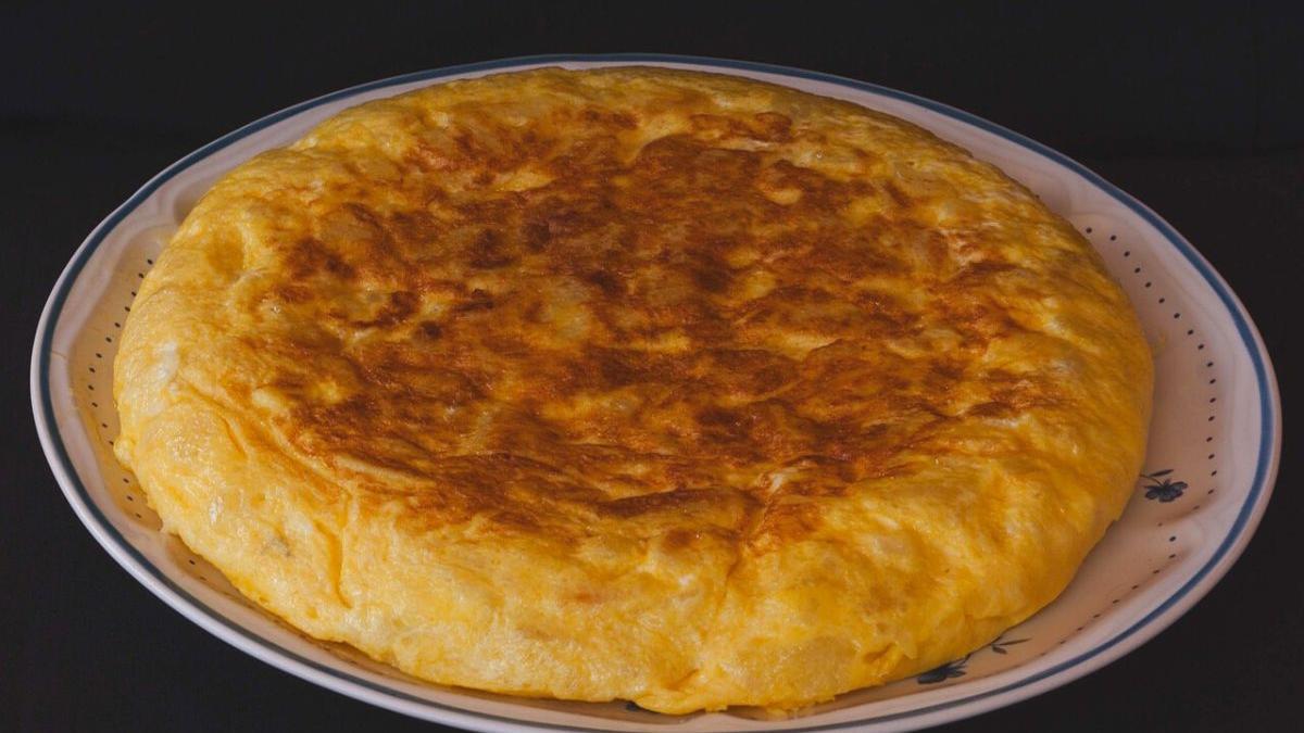 Así se hace una tortilla de patatas en la freidora de aire