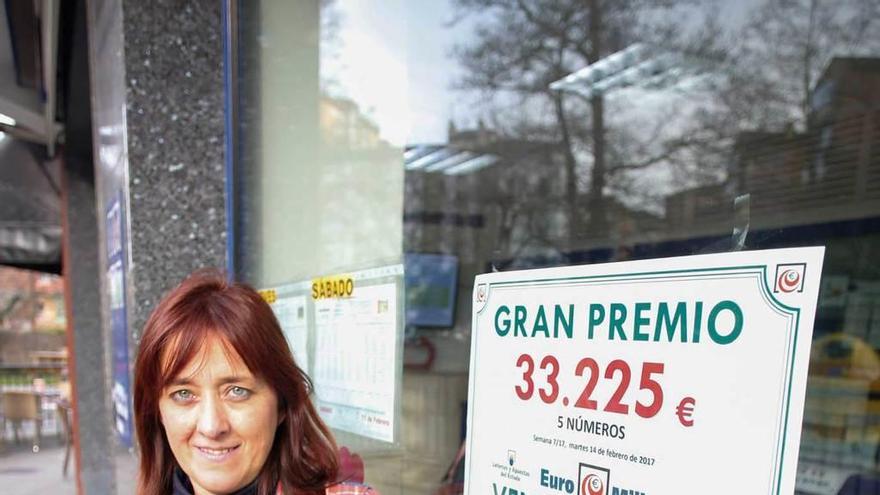 Patricia Bouzas, en el exterior de la administración.