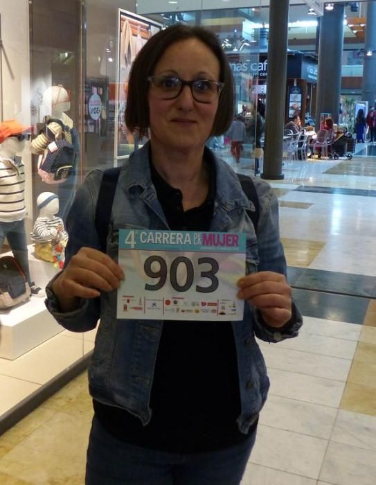 Recogida de dorsales en el Thader para la IV Carrera de la Mujer (Tarde)