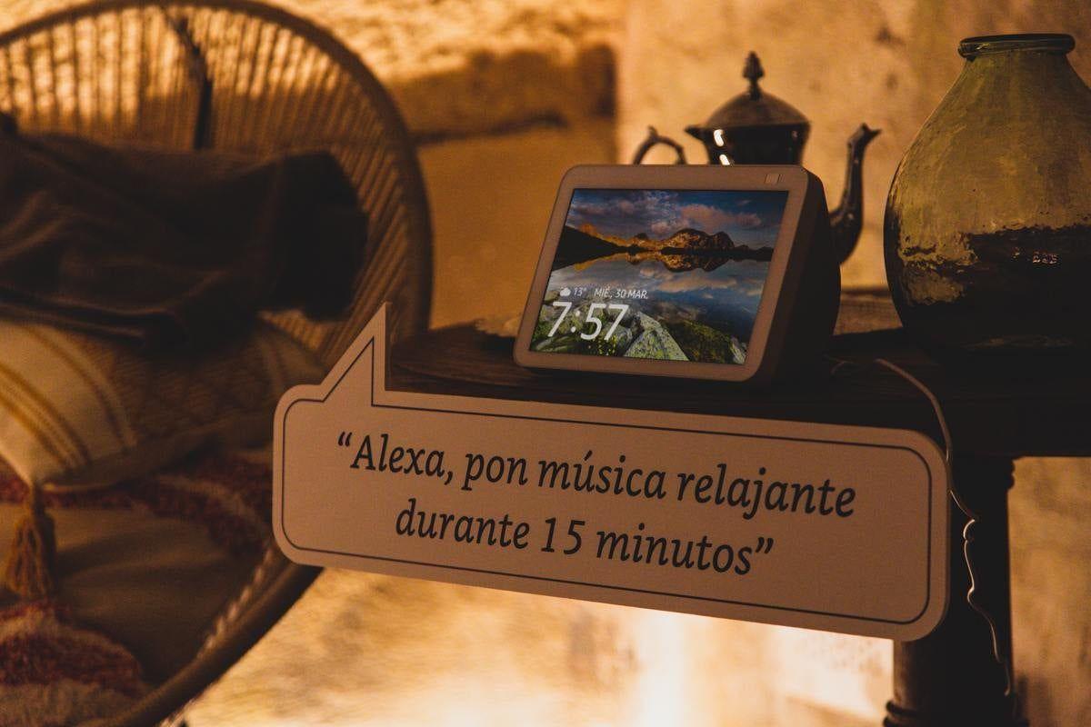 Amazon Echo Show 8 con música e imágenes relajantes