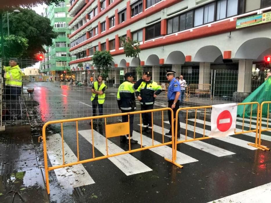 Llueve en Las Palmas de Gran Canaria.