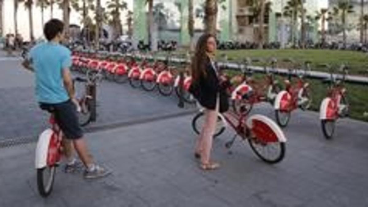 bgasulla34401746 barcelona 22 06 2016 punto de bicicletas de bicing lleno con160810163641