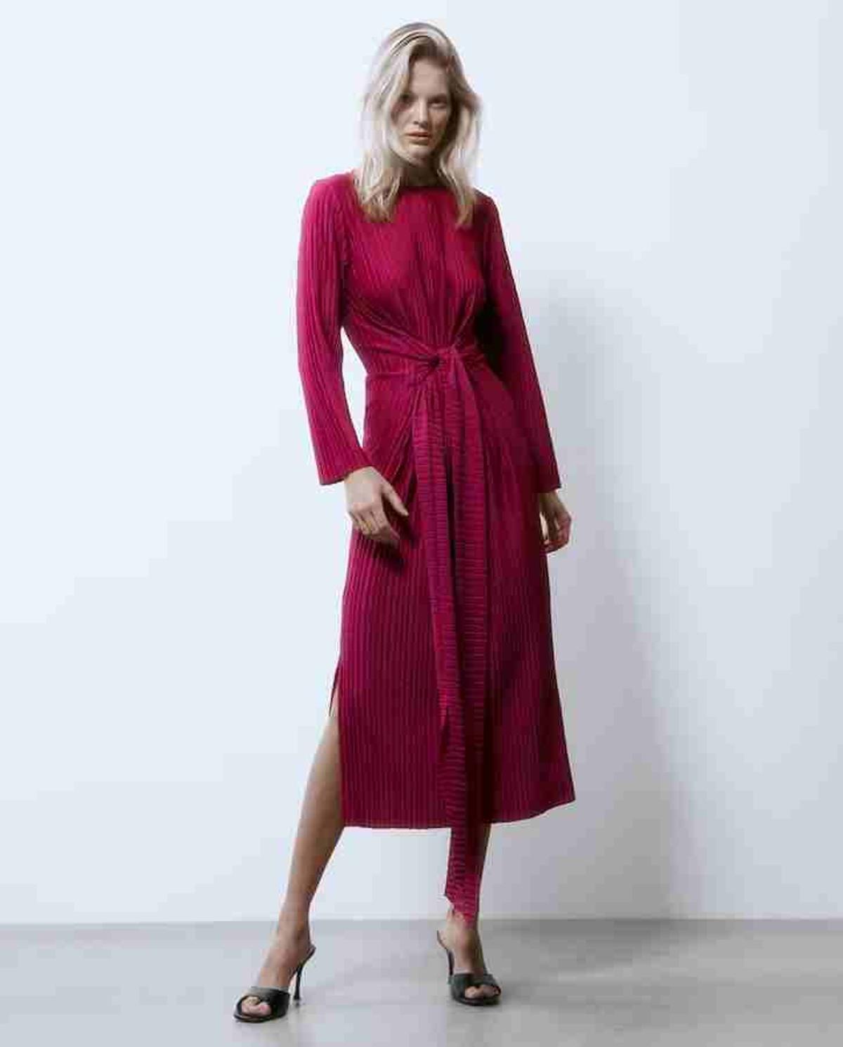 Vestido con detalle de lazada de Sfera