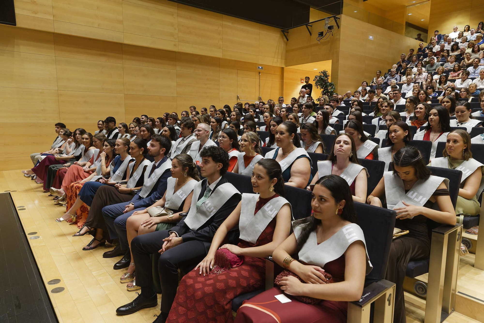 Las imágenes de las graduaciones de Enfermería y Medicina de la UJI