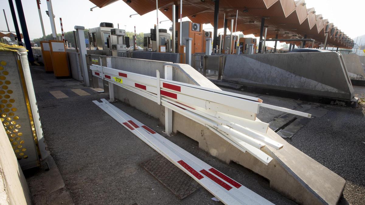 Barreras recogidas, en el peaje de la C-33 de Mollet del Vallès