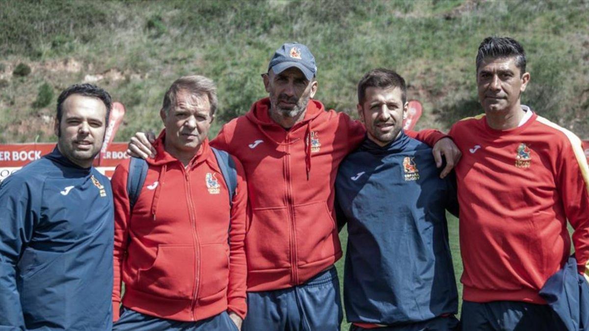 Miguel Rodríguez, Santi Santos, Miguel Velasco, Helio Armengod y Alberto Gómez, parte del staff de los Leones S20 Rugby